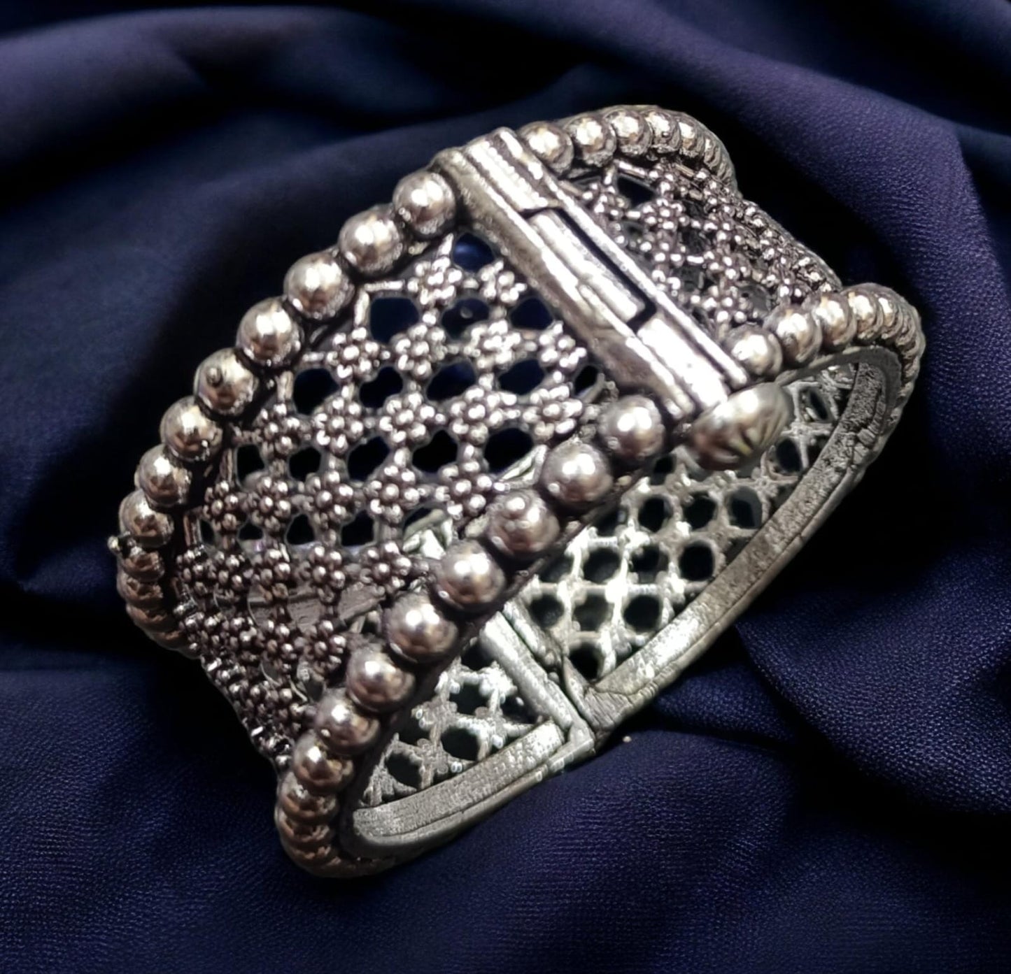 Jaali Silver Lookalike Kada