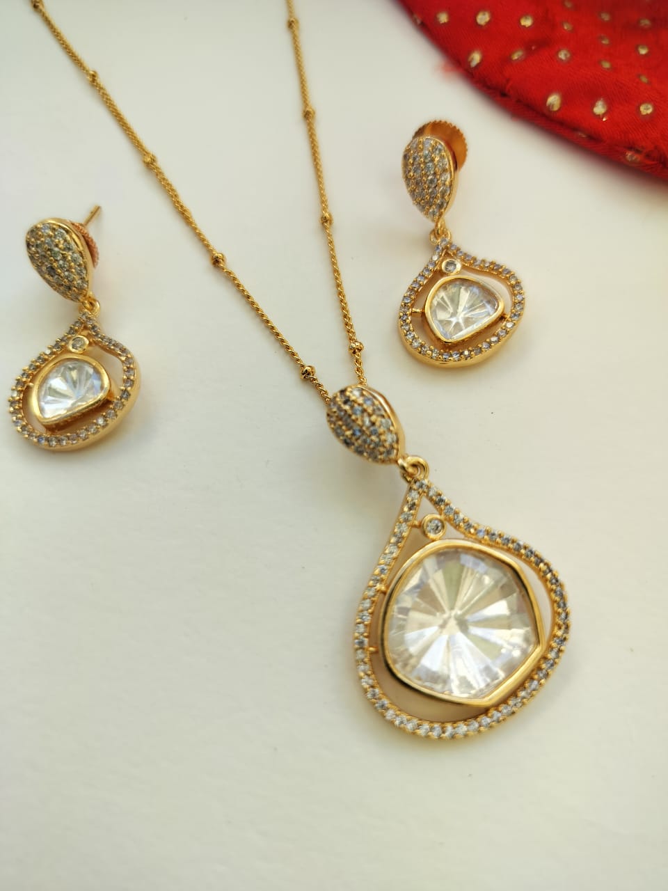 Mossanite Single Stone Kundan Pendant Set