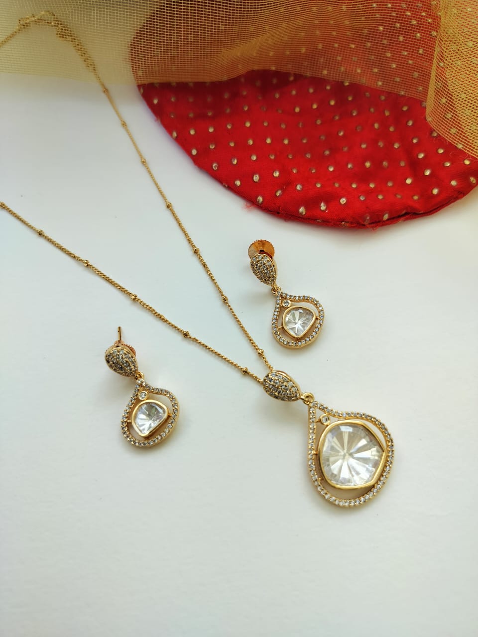 Mossanite Single Stone Kundan Pendant Set
