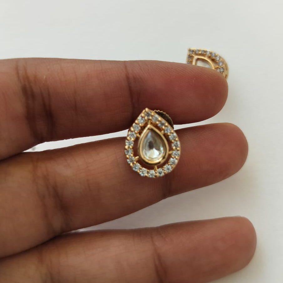 Single stone Kundan Studs