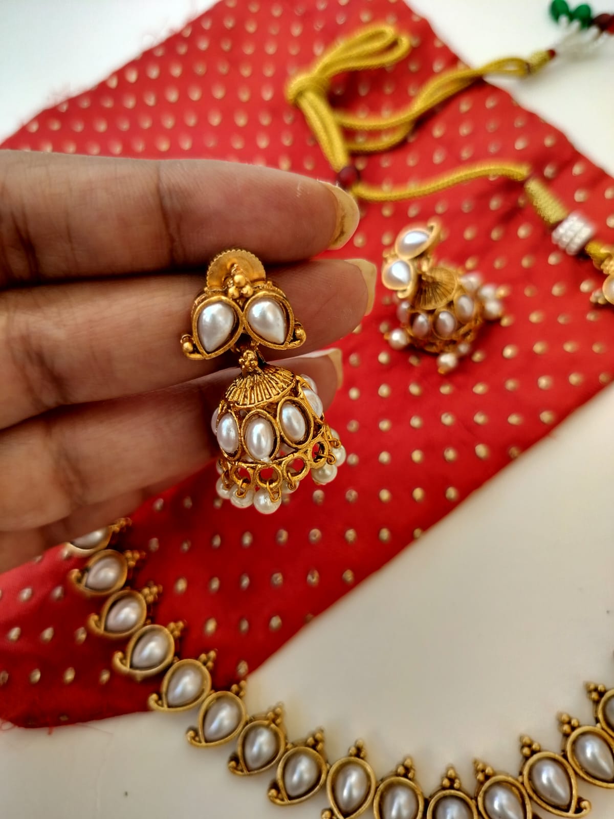 White south inspired Necklace set