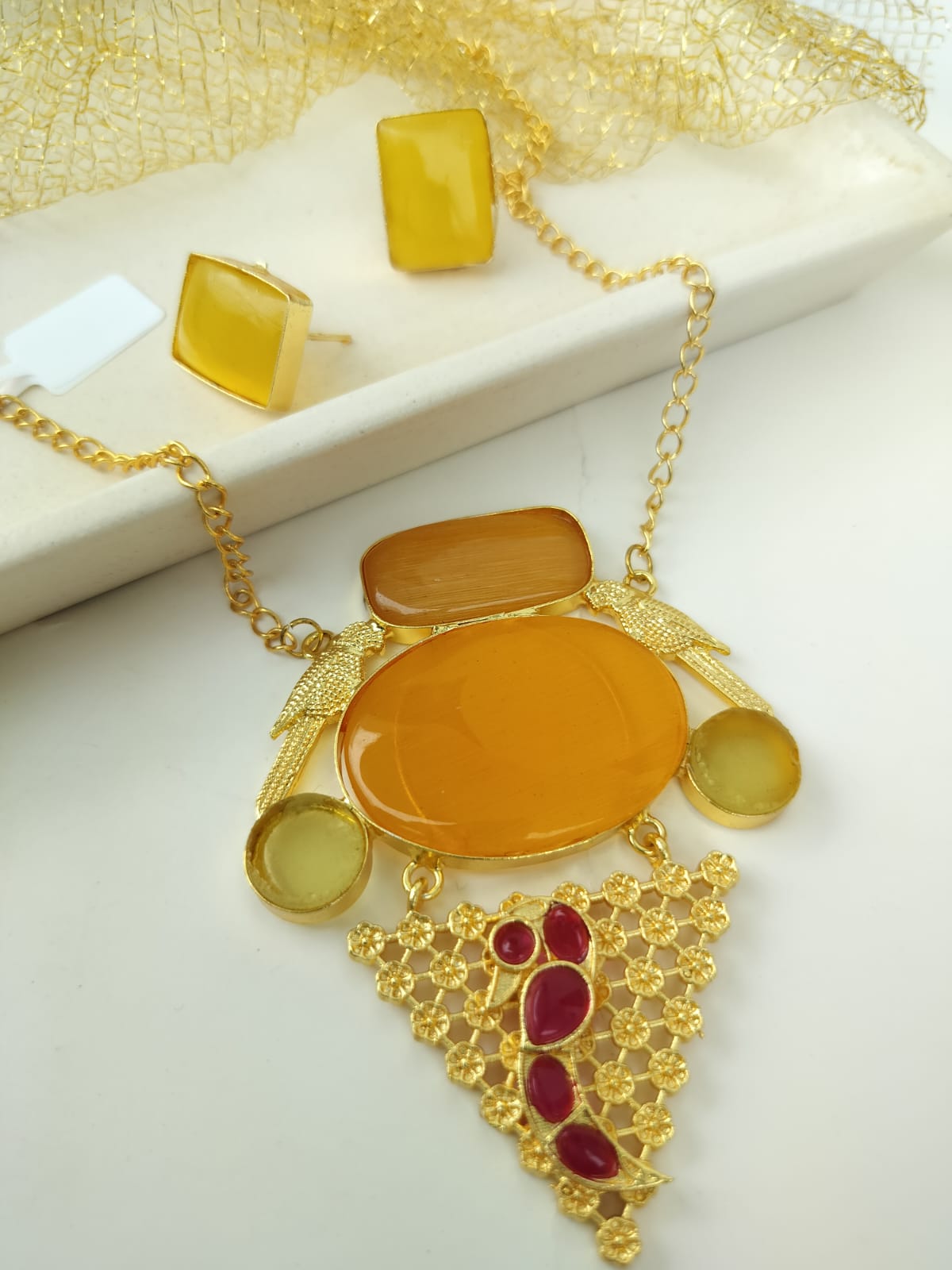 Fancy Pendant Necklace set (yellow)
