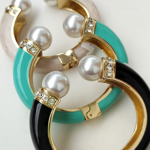 Luxe Pearl Charm Openable Kada Bracelet