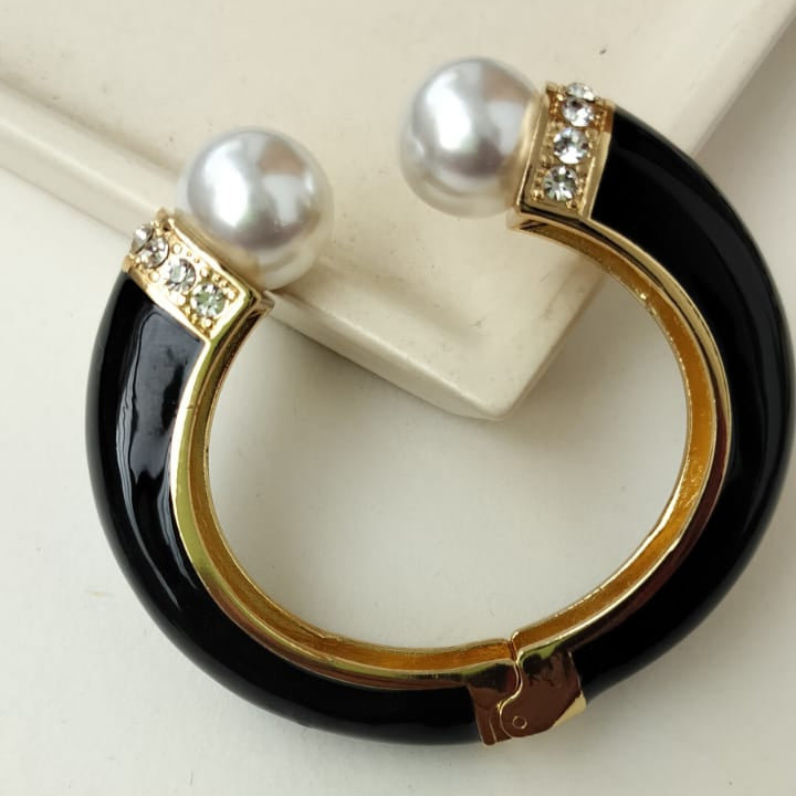 Luxe Pearl Charm Openable Kada Bracelet