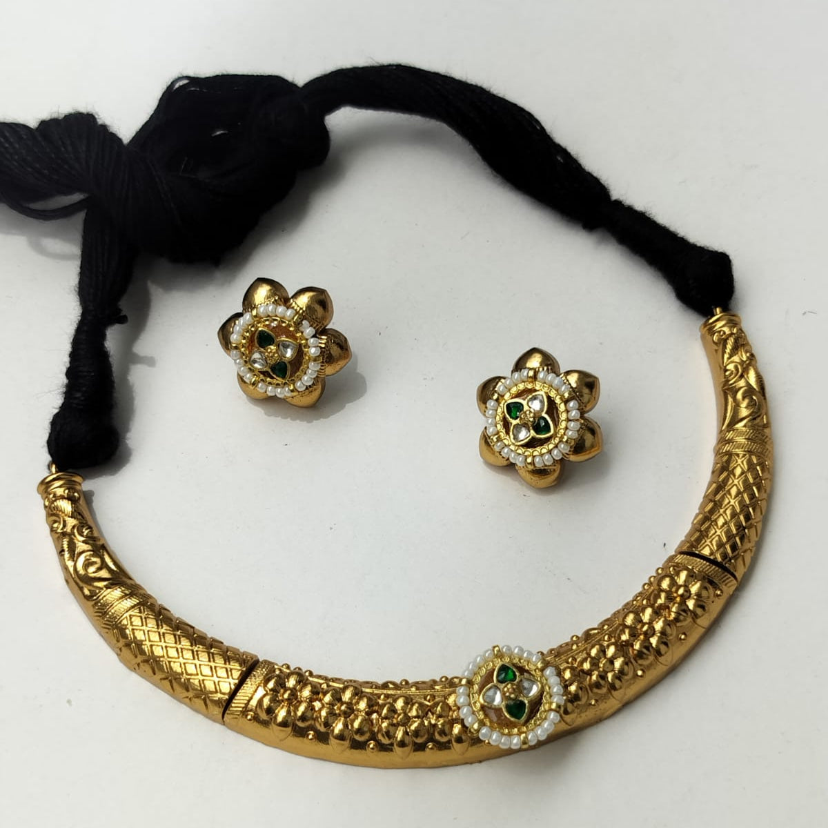 Pachi Kundan Hasli Necklace Set