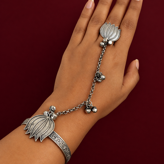 Kamal Oxidised Haathphool For Navratri