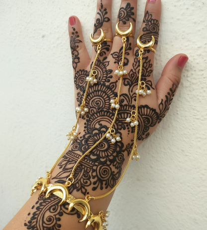 Chaand Pearl Haathphool