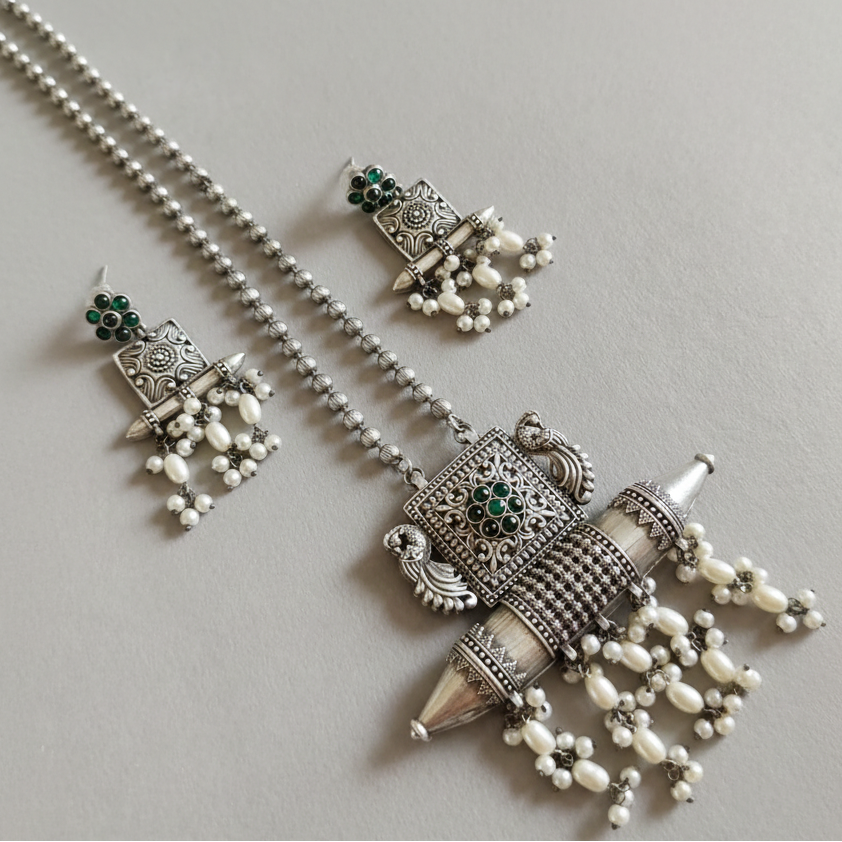 Hetakshi Silver Lookalike Oxidised Necklace set