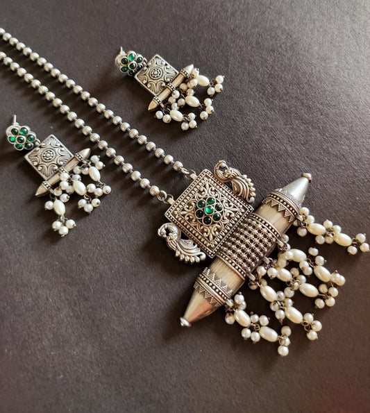 Hetakshi Silver Lookalike Oxidised Necklace set