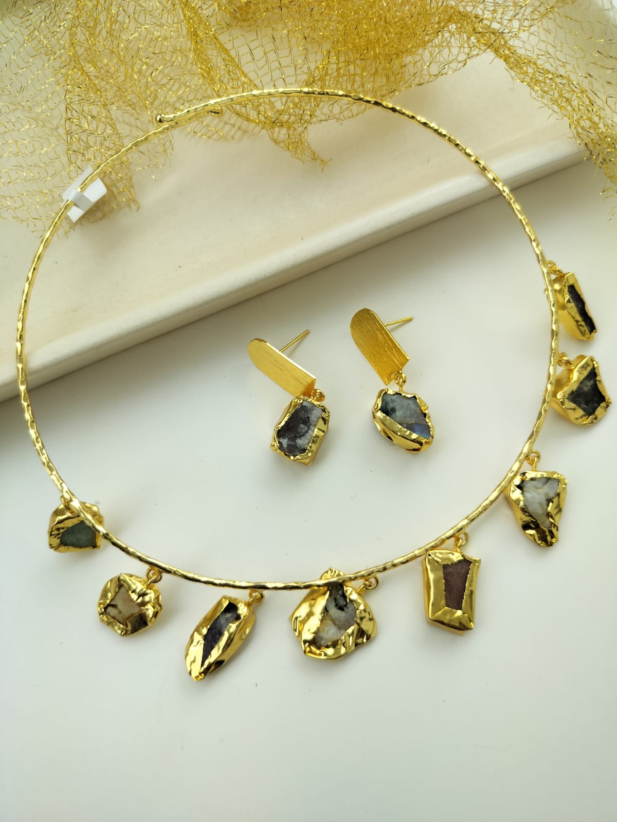 Fancy stone hasli with earrings
