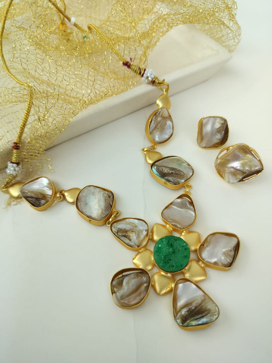 Fusion Mother of pearl necklace set (Green stone)