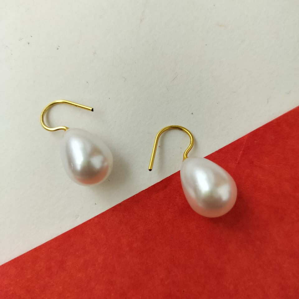 Pearl drop earrings