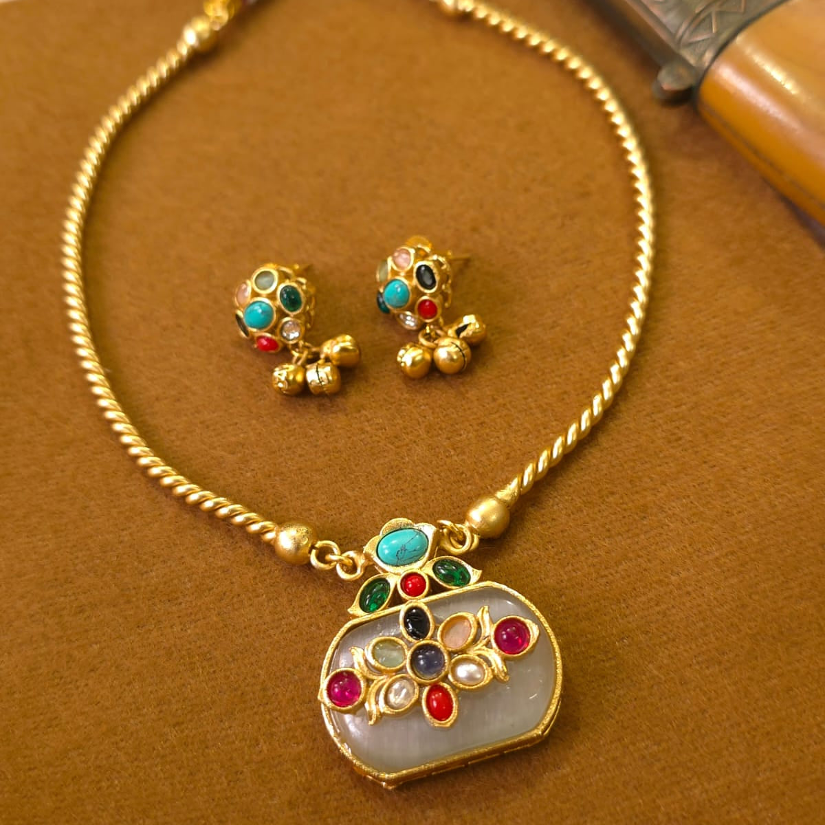 Siya Jaipuri Minimal Necklace set