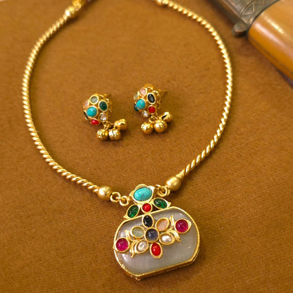 Siya Jaipuri Minimal Necklace set