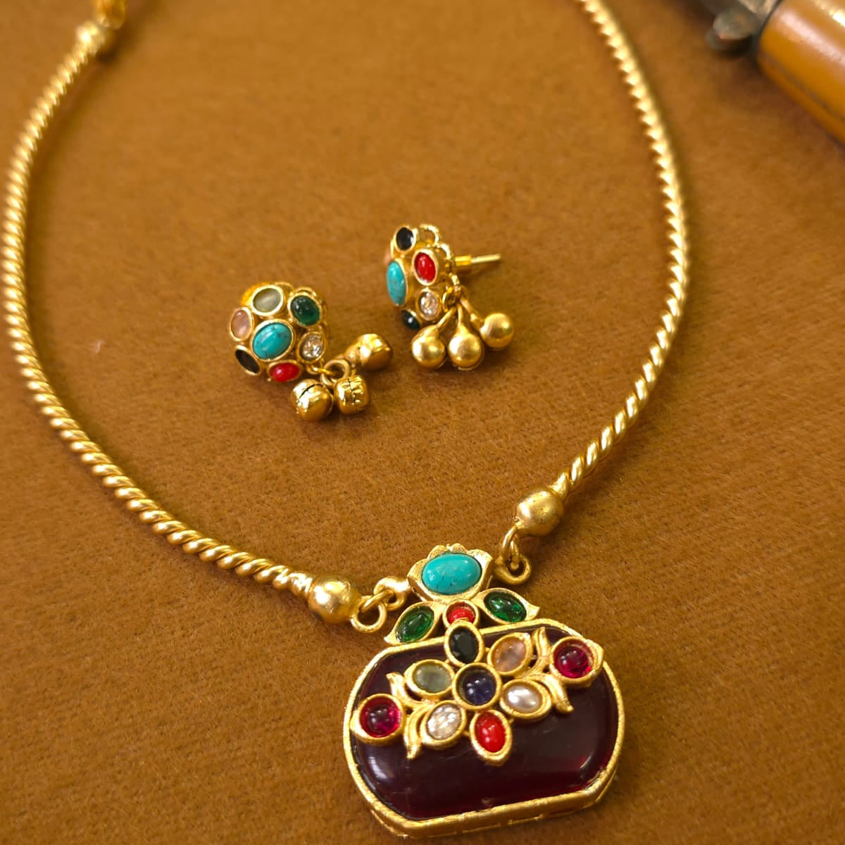 Siya Jaipuri Minimal Necklace set