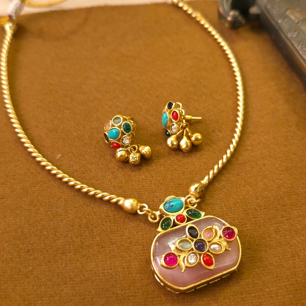Siya Jaipuri Minimal Necklace set
