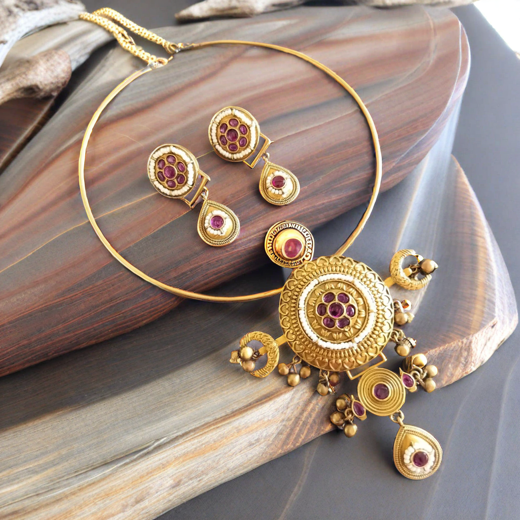 Tie Chain Antique Necklace Set