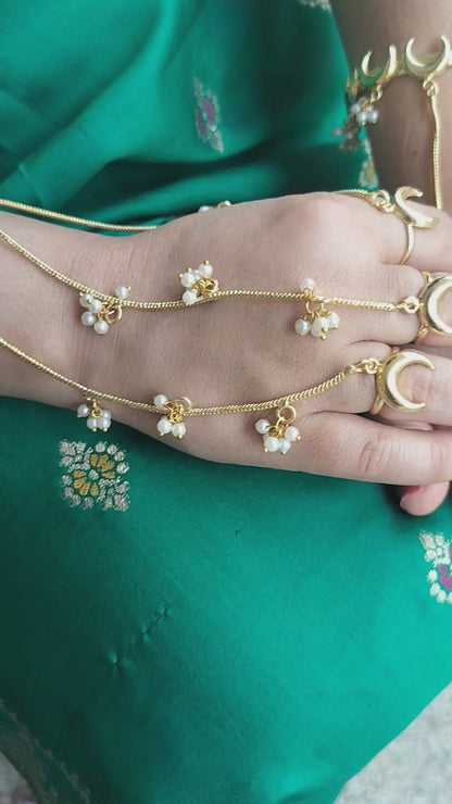 Chaand Pearl Haathphool