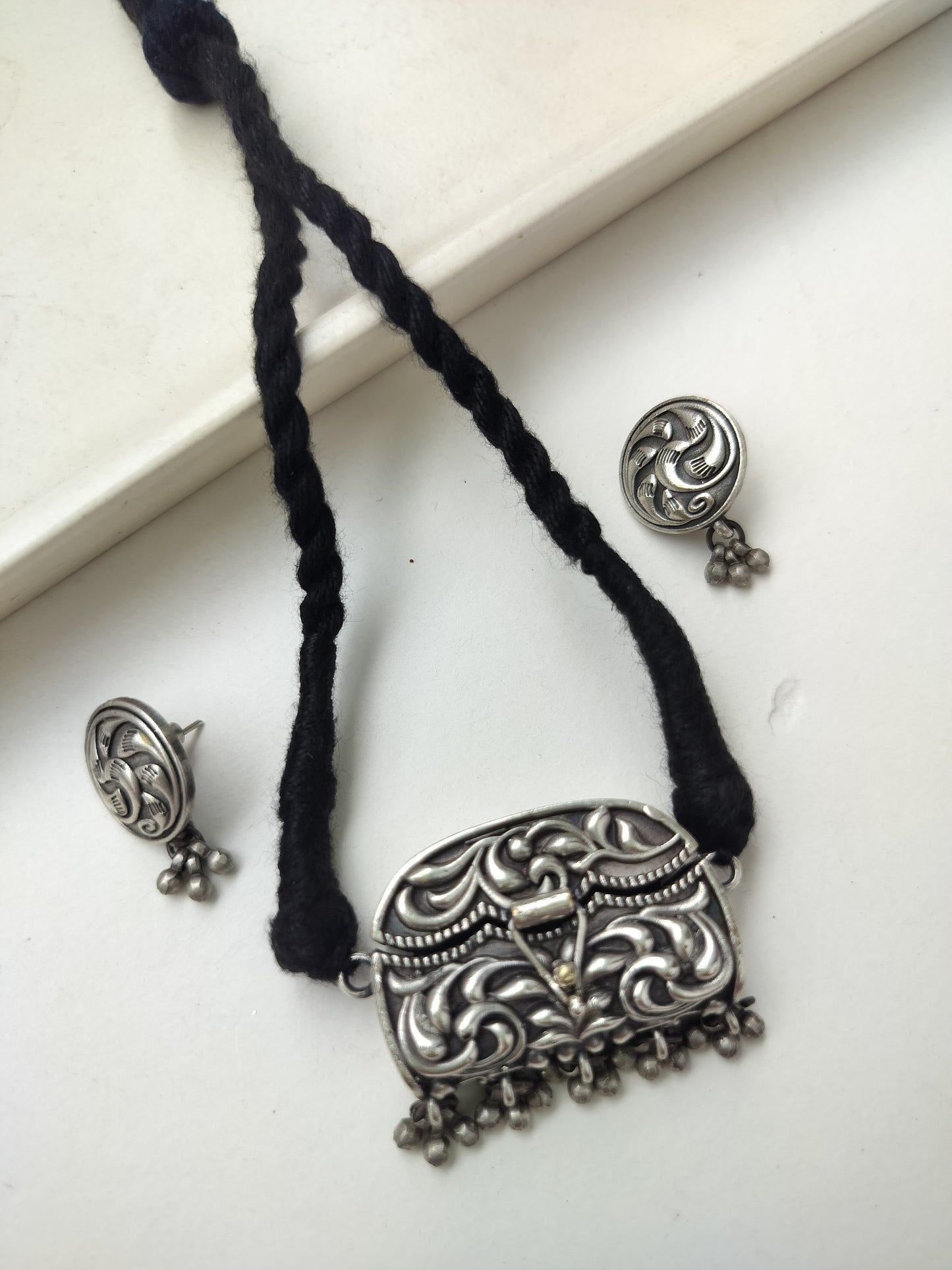 Batua Silver lookalike oxidised necklace set